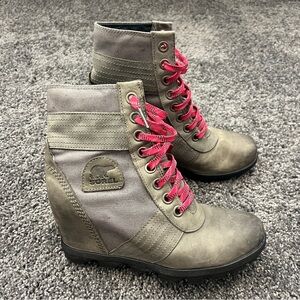Sorel Lexie Wedge Boot Women’s Size 8.5 EUC Grey NL3046-052 Leather Wedge Winter